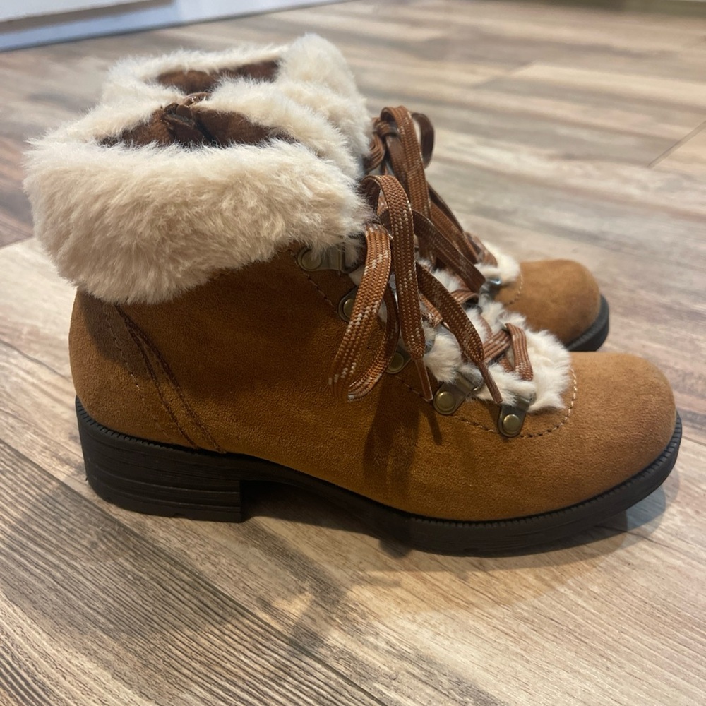 Earth Origins Rada Camel Tan Ankle Winter Foots Fur Trim Top Size 6 Like New